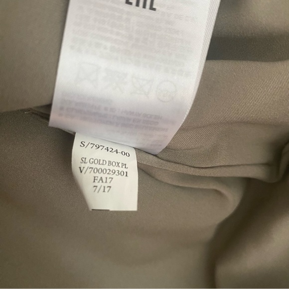 NWT Banana Republic Sleeveless Box Pleat Top Tan with Gold - Picture 8 of 8